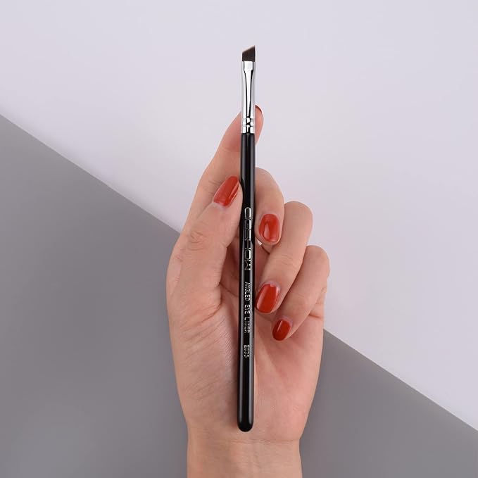 Eyeliner Brush Fine Angled - PRO Precision Gel Eye Liner Makeup Brush -Ultra Thin Slanted Flat Angle - Premium Cruelty Free Synthetic Bristles (E835)